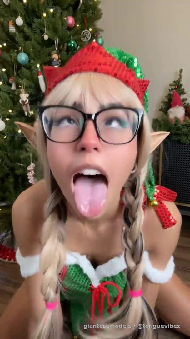Beautiful Gagging Ahegao Face Queen Xmas Viewz