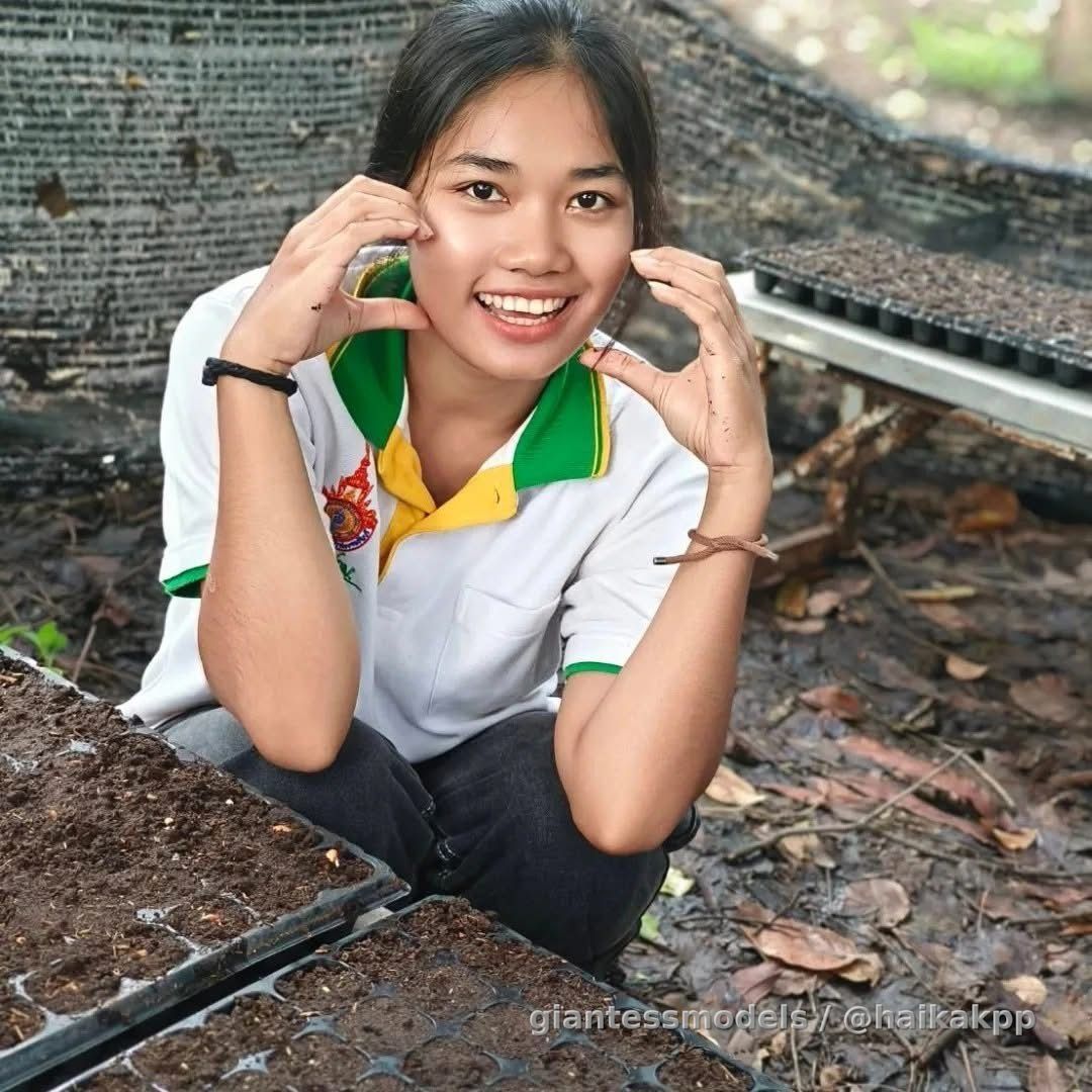 Thai girl mouth photo and video set