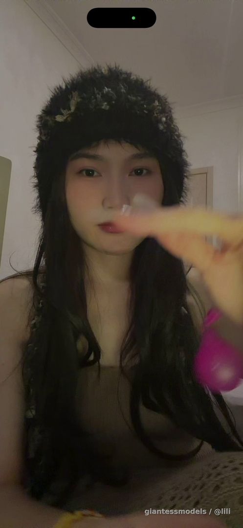 Balloon with string vore