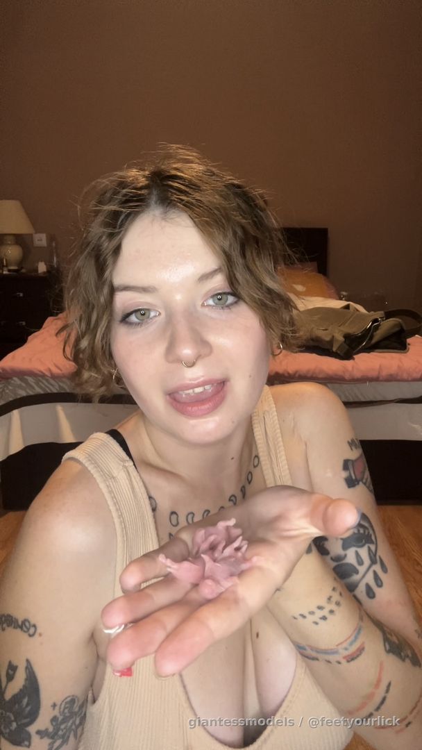 3 pinkies vore + food and dirty talk 💗