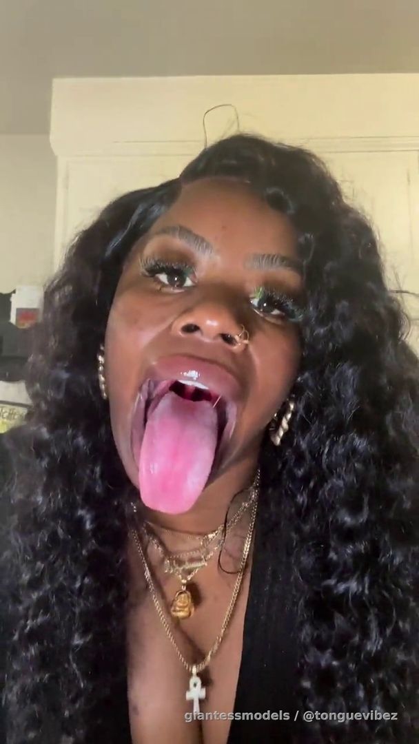 Juicyyy Lips Wide Mouth + Gagging Uvula Viewz