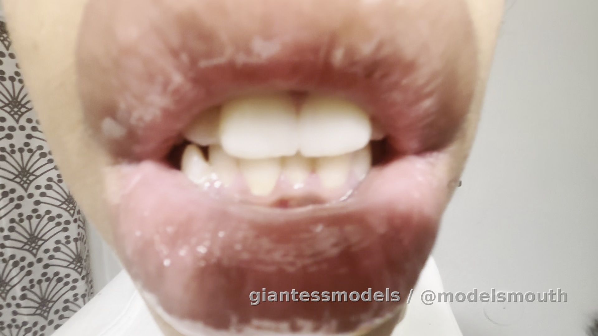 QxeenContent Up Close Lick POV