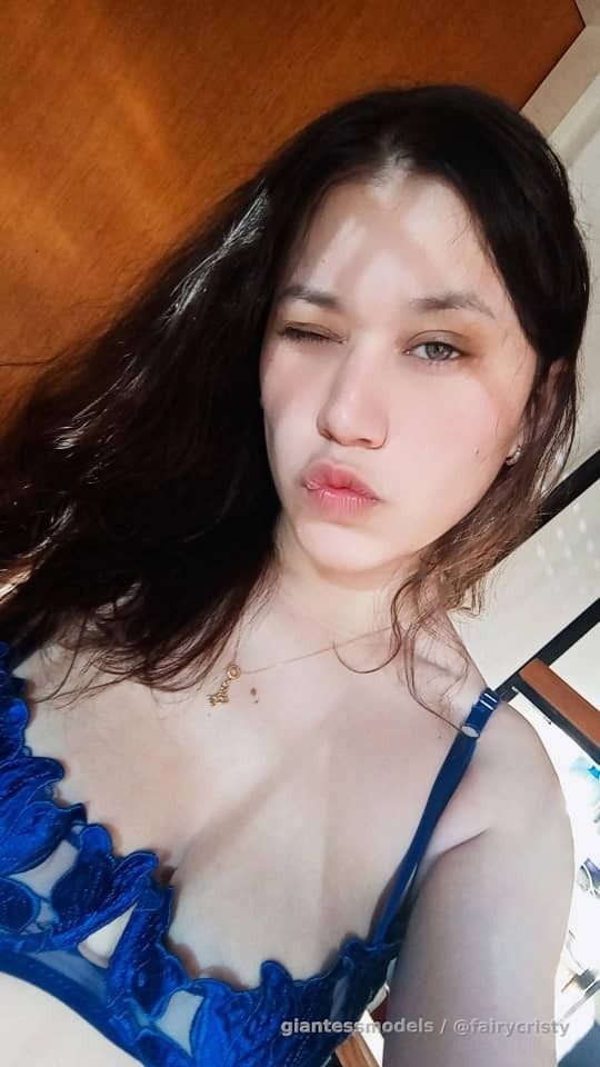 Hiii, I’m new here and so excited to meet you all... I promise I don't bite, unless you want me to 😽