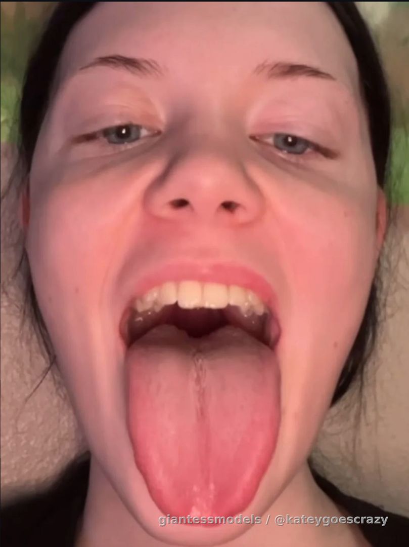 Giantess Tongue
