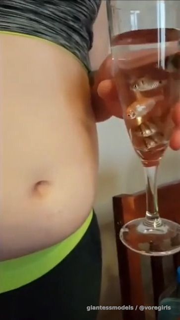 Hot Blonde Girl swallows 10 fish, drops massive Burps and plays with her belly while digesting.