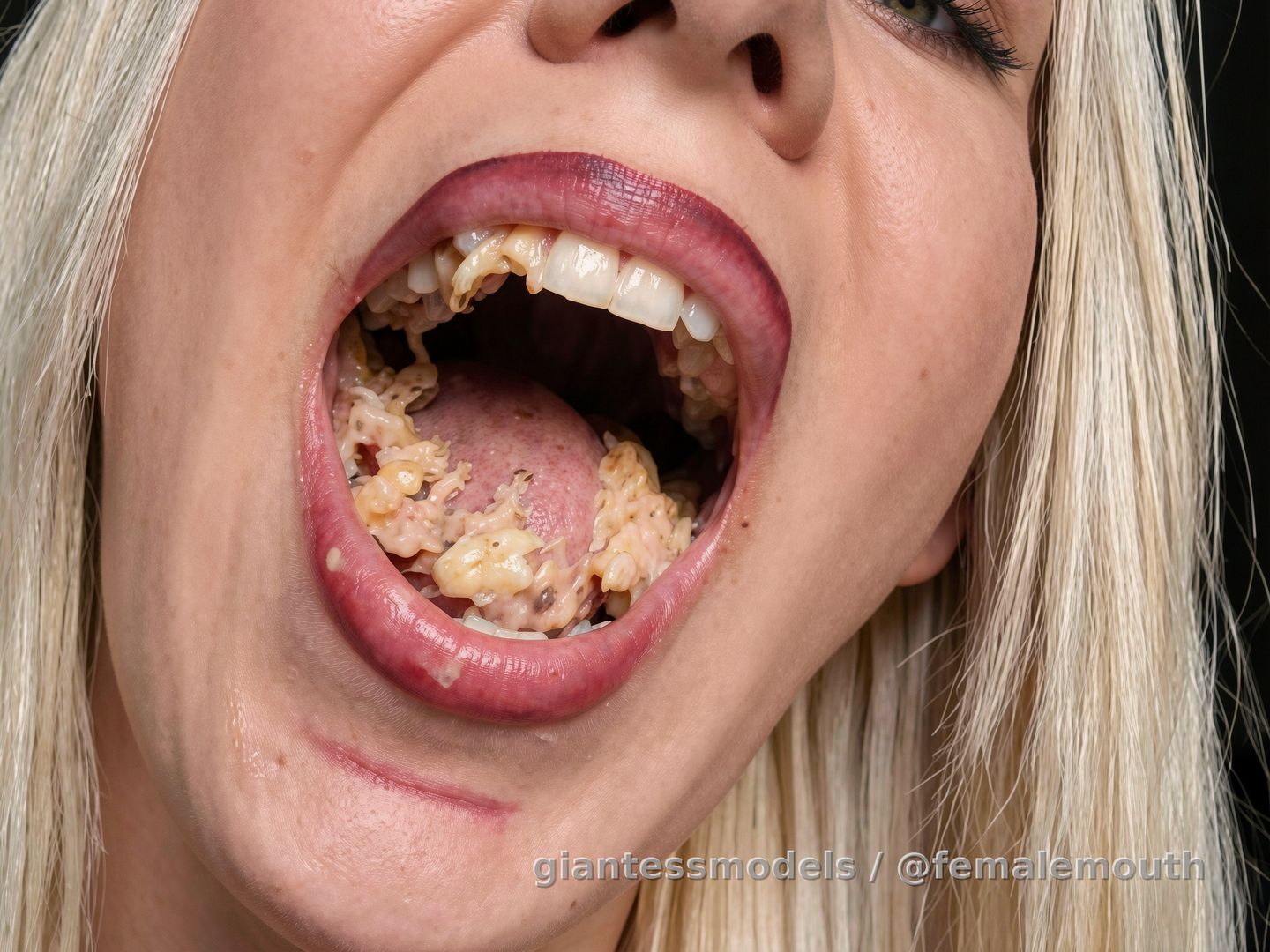 This girl - miss Minxie was active in 2009!!! Her clips were TOP quality and so sexy! 🫦 She's worth to be honored again!!! ENJOY this FREE video of her and prepare for the next 11 clips with miss Minxie - 90 minutes of total eating time with her!!! 😍😍😍