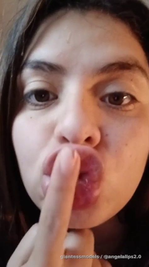 Big lips and rubbing