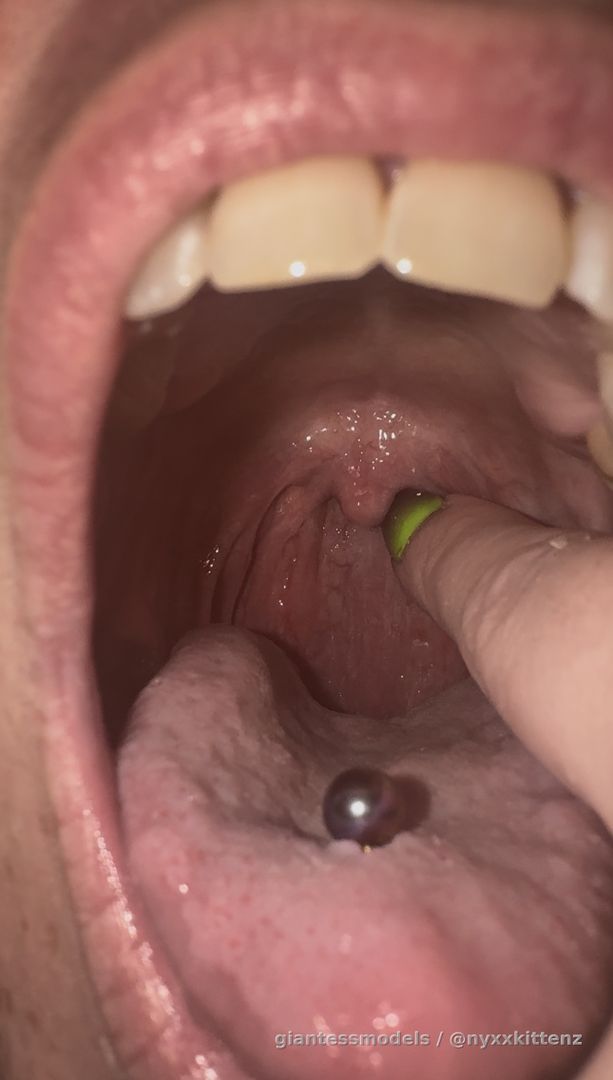 ✨Watch me touch my uvula with my pretty long nails✨