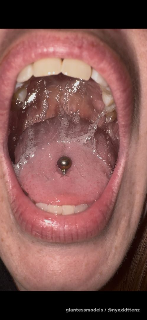 💦 spit play with bubbles 