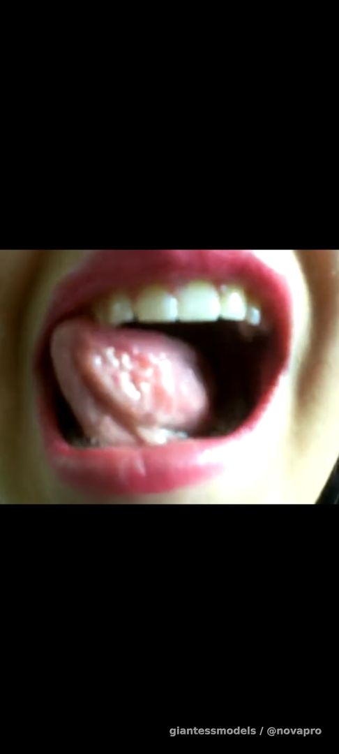 SheLovesVore 2010 Coloured Gummy Swallowing