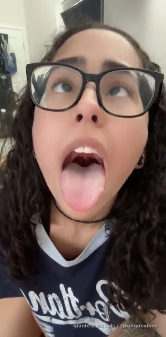 Beautiful Nastyyy Talking Gagging Tongue Pro Show  