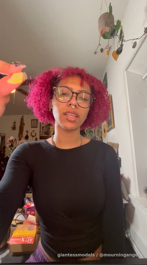 5 minute video of me degrading you for being so small and swallowing your little friends whole!!
Absolutely loved making this custom and want to do more in the future! Should I do gummy worms next time?
🖤💋🖤