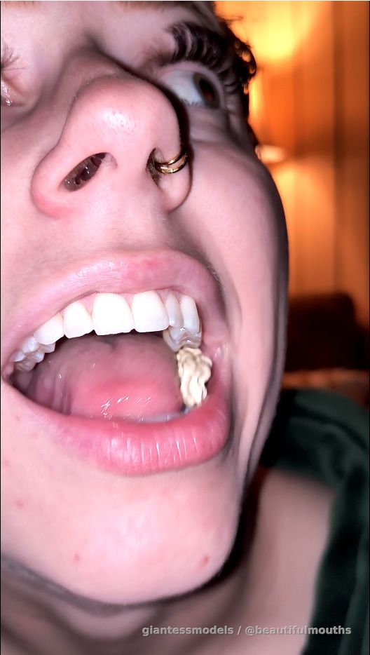 24yo gum chewing