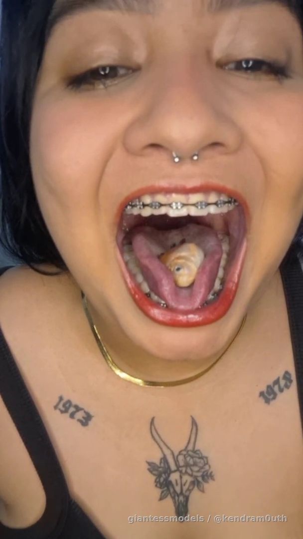 I swallow 4 fishes with open mouth