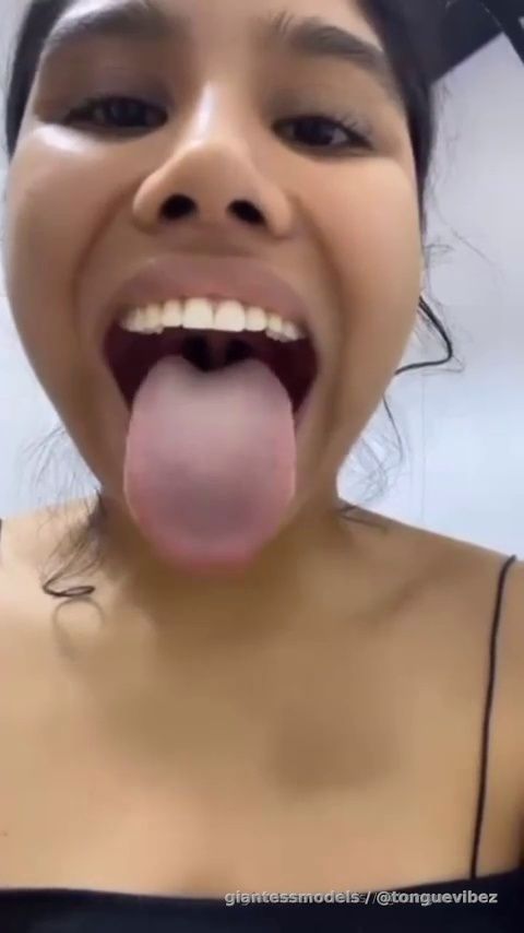Juicyy Wide Thicc Mouth Uvula Viewz