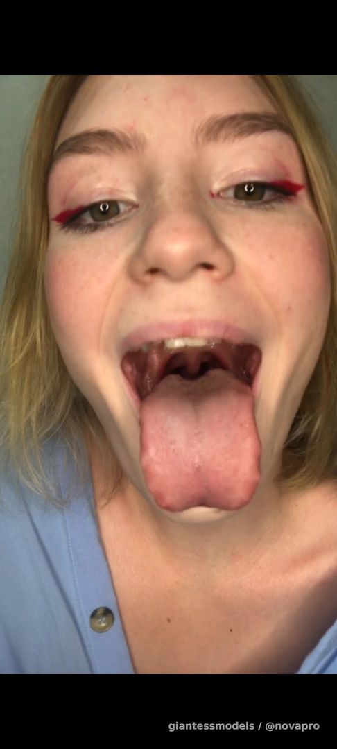 Alexa Cute Friendly Open Mouth Goldfish Swallow