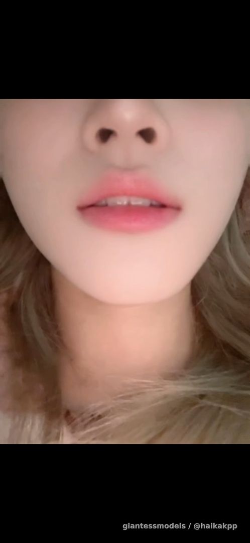 Blonde thai girl show her mouth(no face)