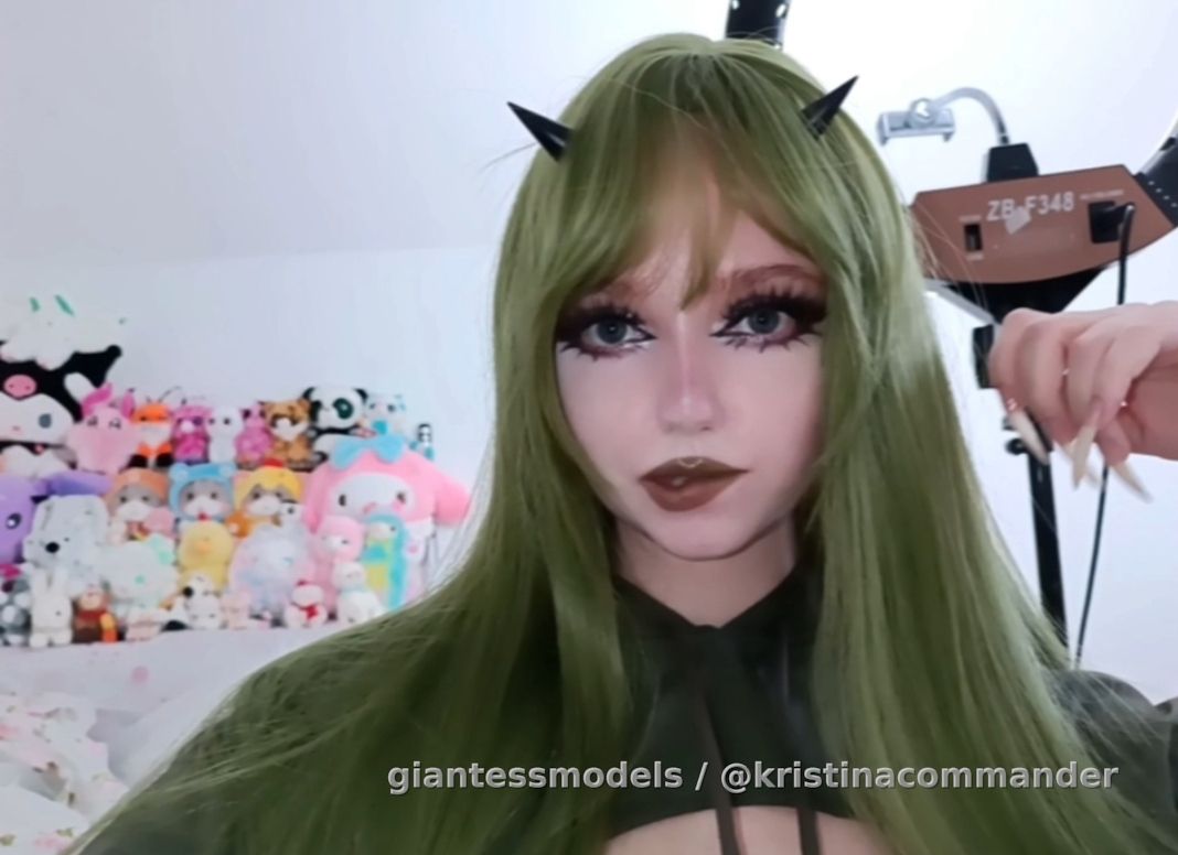 Cosplay throat (video 1 min) 