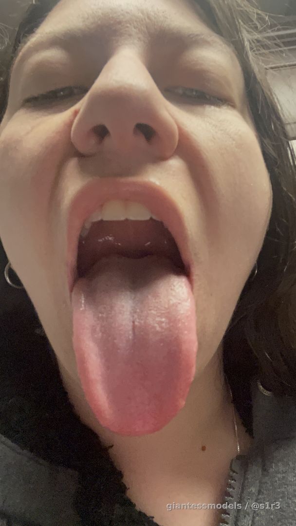 1 min moaning and tongue showing! 
