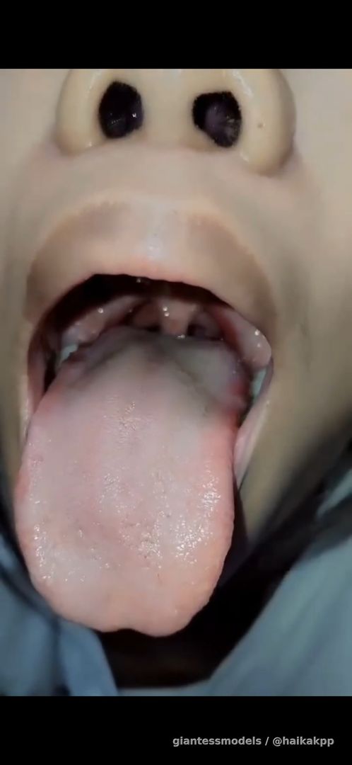 Thai girl ahow her uvula