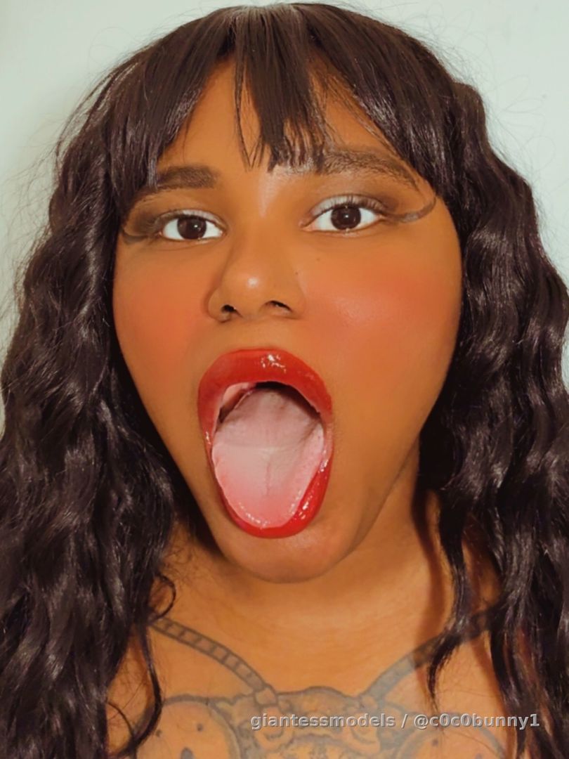 swipe to see how deep I can go 👅