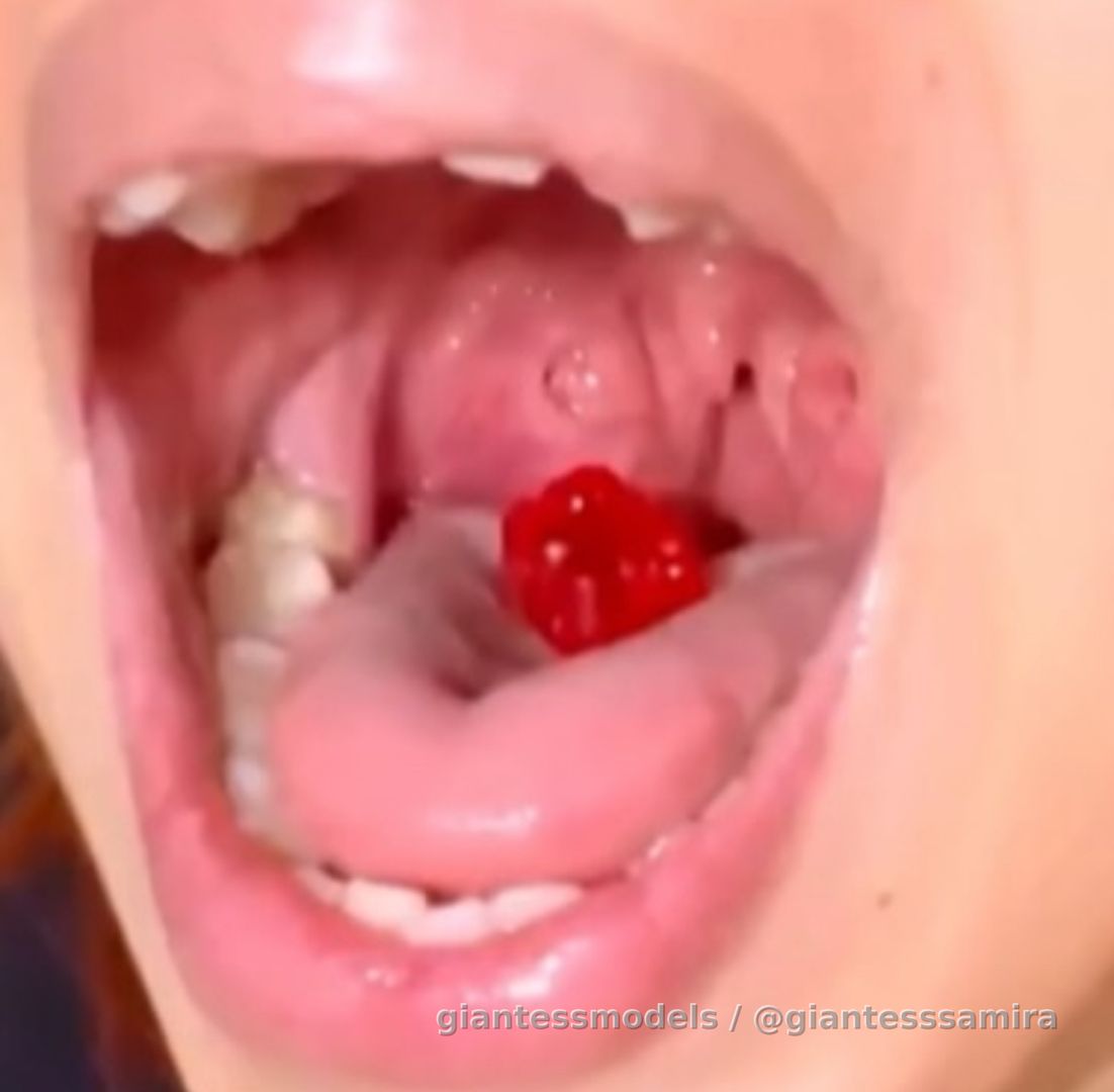 Gummy bear 🐻  vore