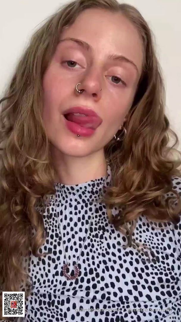 Alina Far View Gummy Vore