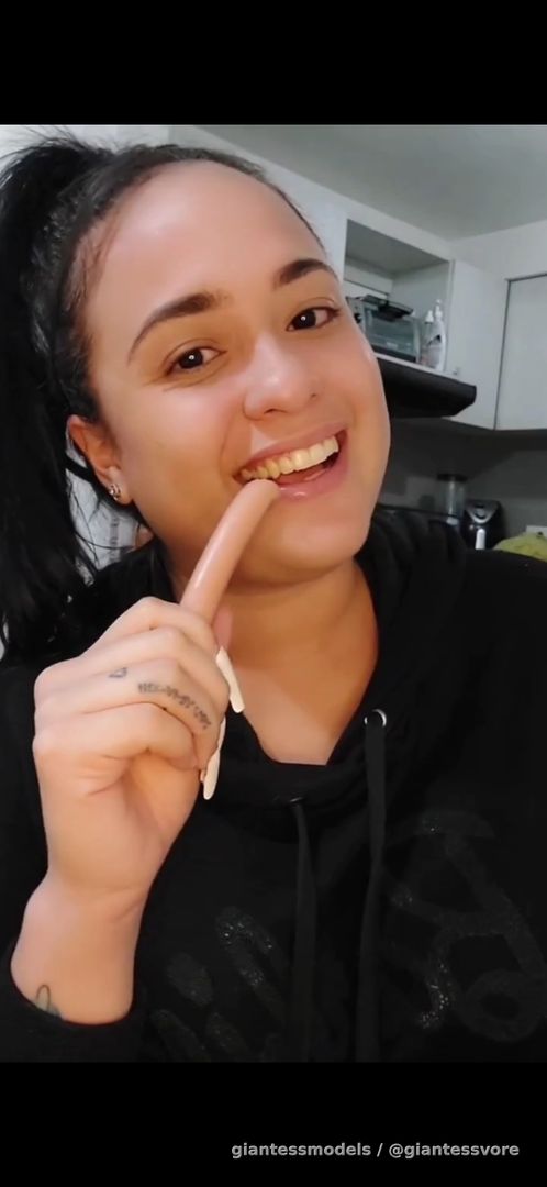 Brune girl swallow whole sausage