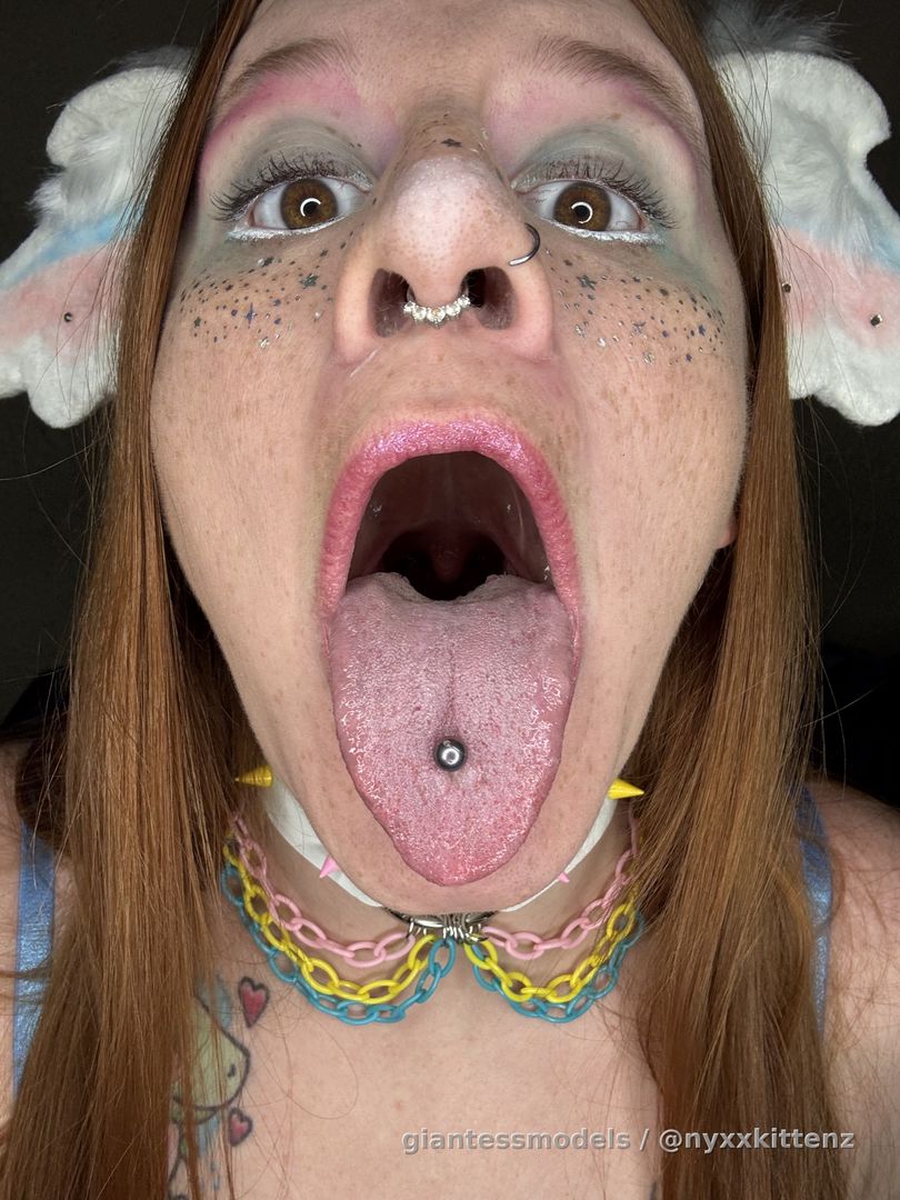 ✨Come and visit this Giantess’s mouth✨