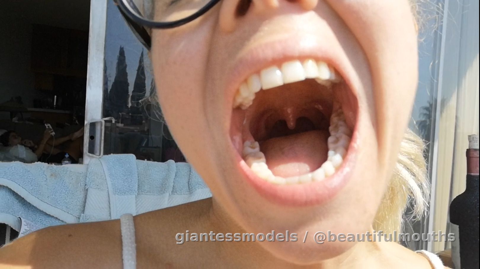 Chilling mouth and uvula show