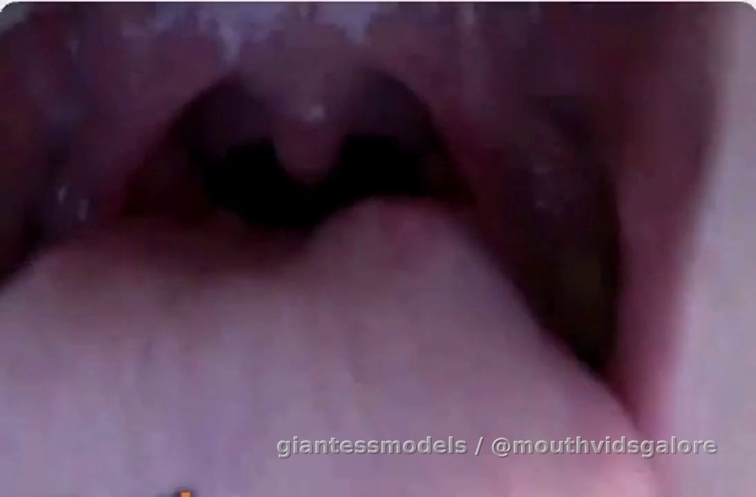 Old Omegle Video 99-Far View and Closeup Tour