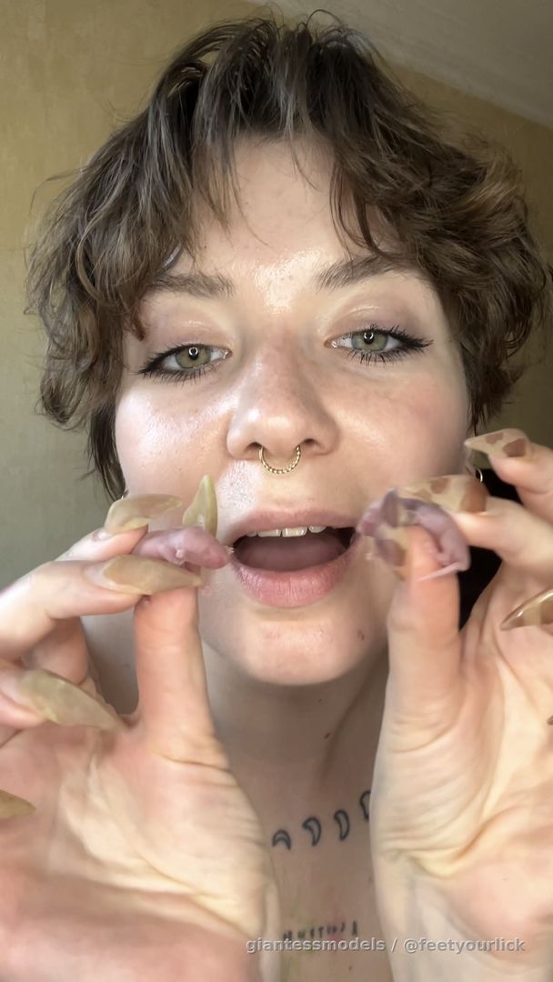 2 mice VORE 🐭 😛 DISCOUNT 😛