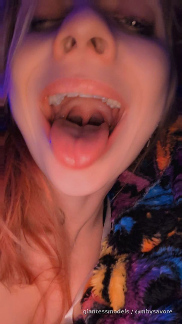 Very sleepy giantess wales up with the munchies after finishing a long night or eating people hehe 
Mouth sounds ASMR and just general silliness 
Decided the little person tastes too good to finish now so I stuffed a loaf of doughnuts in my face! Enjoy! I'll swallow the little person on a private video for anyone who tips my PayPal ljvixen@gmail.com 
Love y'all's 💕