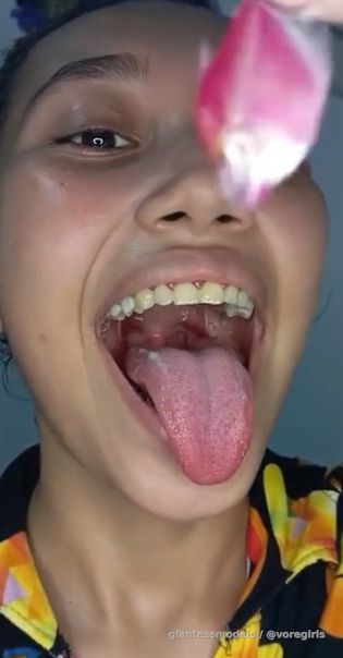 Cute Latina chews and swallows 4 fish. 