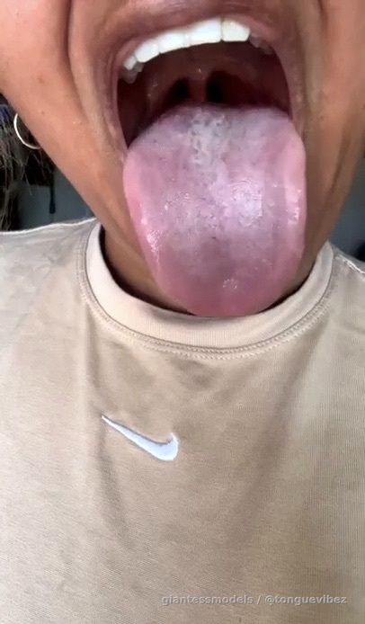 Crazyy Wide Mouth + Juicyy Thicc Tongue Out Hugee Uvula Viewz 