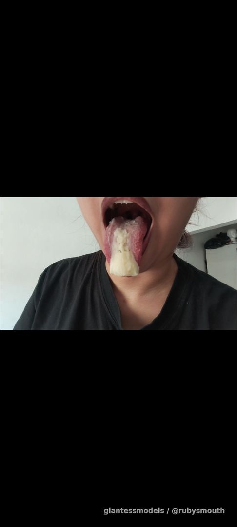 Vore unconscious. SECOND PART (10 MINUTES+ BELLY)
A subscriber sent me my lunch 💗
After recording the video I saw that in my food there were tinys....
I didn't know they were there....
(In this video I'm eating and drinking soda... Burping...)
I love when they send me food but are they sure they want to hide inside my food...?