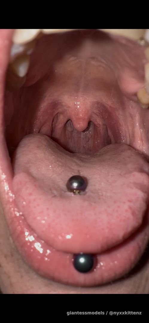 ♥️Watch me dry heave as my throat contracts and my uvula rises and lowers♥️