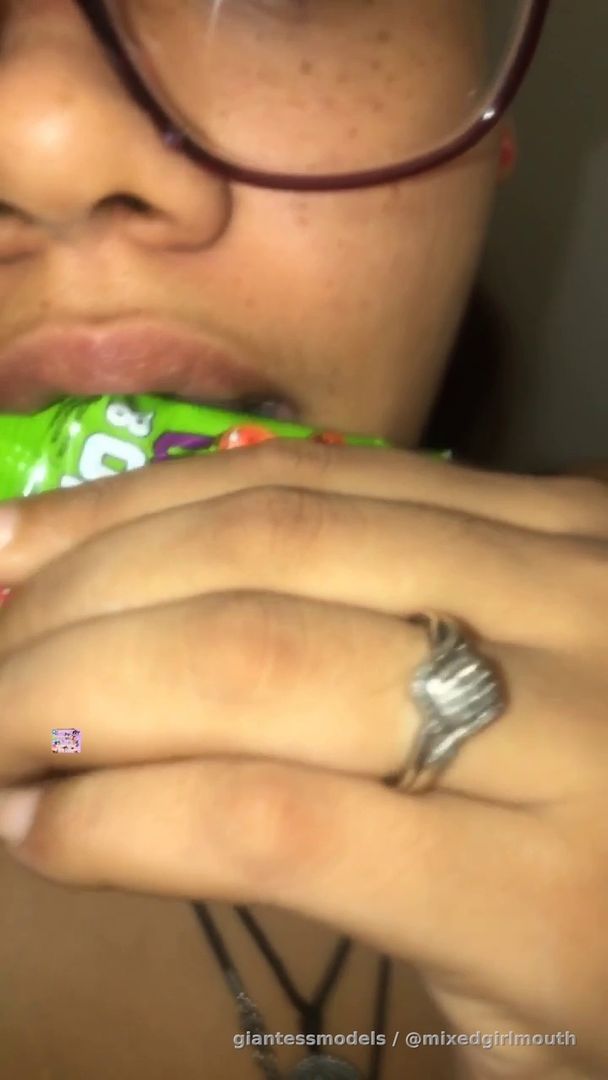 Gummy vore
