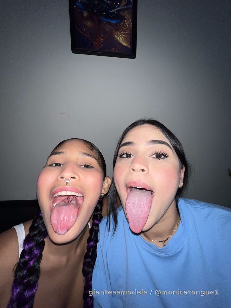 Sticking out my tongue with my friend and sucking a dildo carelessly for 3 minutes (lots of drooling, tongue work, and sucking)