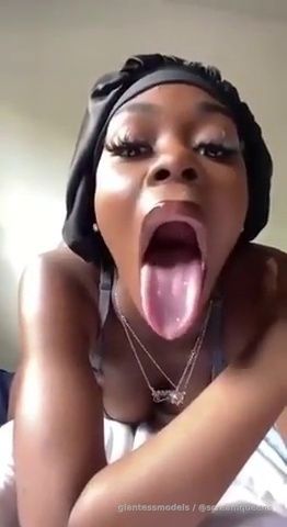 Nastyyy Ebony Juicyy Lipss + Booty Shaking Tongue Out Viewz