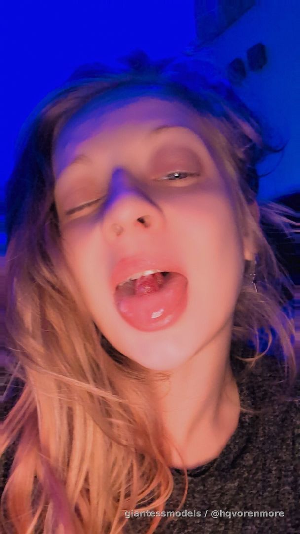 Late night munchies get the better of us Endo chicks 🐥 
So I dropped some sour patch kids into my yogurt and guess who got hurt !

Comp chomp down slow swallow are swallows a bird of prey !? I think they are ...

Enjoy 🤍💋🖤