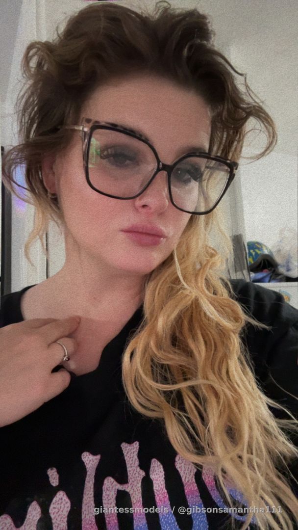 Live tonight exclusive 👅 content- ask me anything you want. Come out and play? Have you ever seen long tongue like this before? 