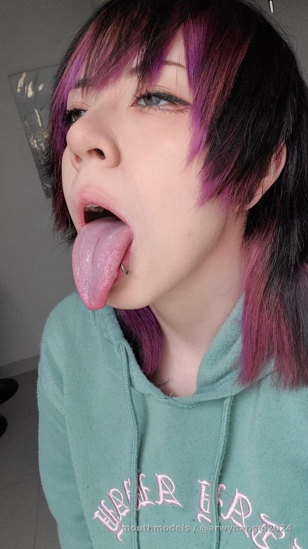 https://www.mouthmodels.com/titan.mouth.goddess
