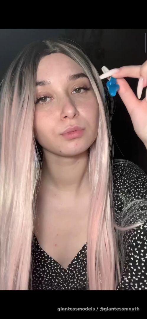 Cutie girl swallow whole multiple gummy shark