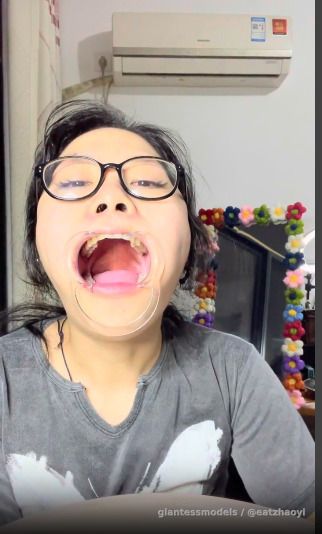 Opener spitting ➕ Pink food ➕ Thick saliva ➕ Watch throat 8 minutes