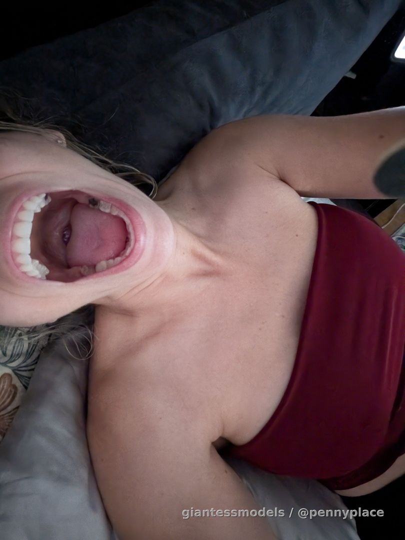 Lay back and yawn on the bed! Dark red tube top unconditionally yawning for 2 minutes. Focused on the mouth. 