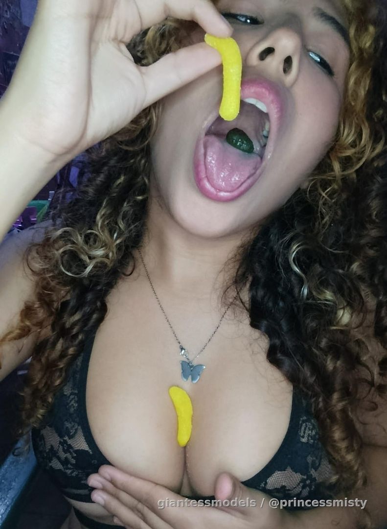 I feel pretty hungry today 😼

Why don't you come closer and we can see exactly how I can devour you? 👀👅