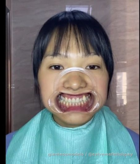 GAGGING WITH SPOON AND VOMIT