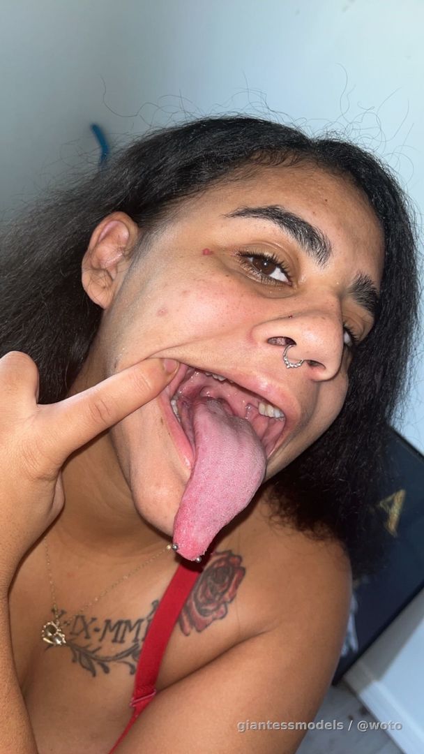 Young teen shows throat 