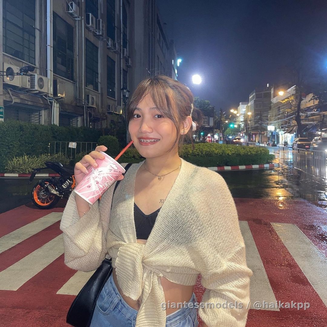 7-11 girl vore you pov